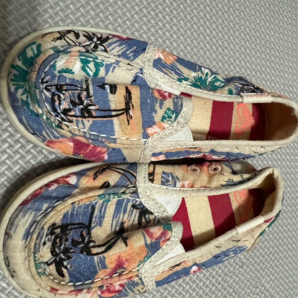 Roxy floral slip ons